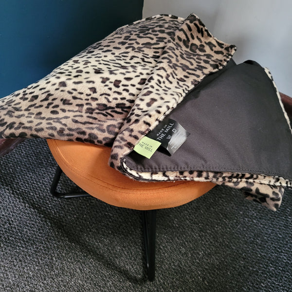 Water Resistant Cosy Fleece Blanket – Grey Cheetah Print